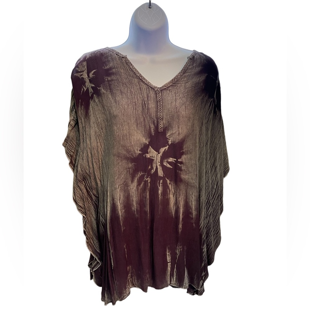 NWT.  Blouse by Sacred Threads.  S/M.  LG/GR/GR01 218307